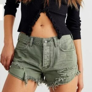 Free People We The Free Loving Good Vibrations cutoff shorts  size 28.